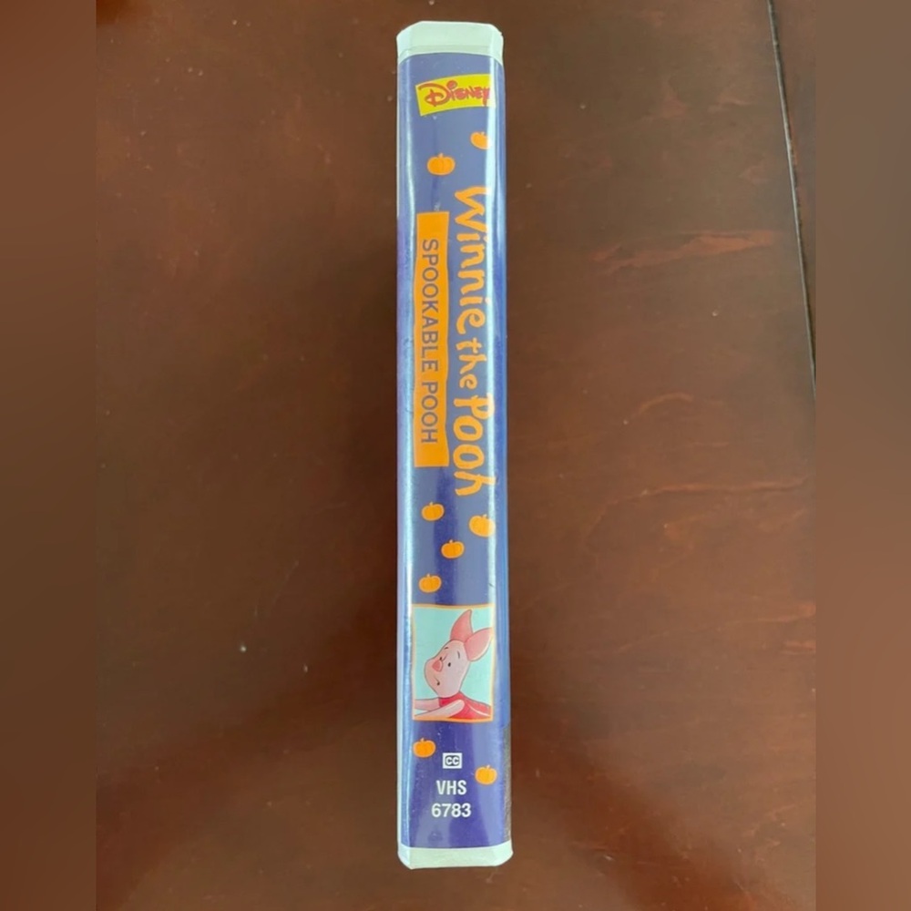 DISNEY Winnie the Pooh Spookable Pooh VHS in Original Box - Picture 3 of 4